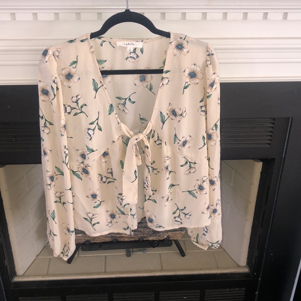 Lydelle top size large, floral, print, open front with tie